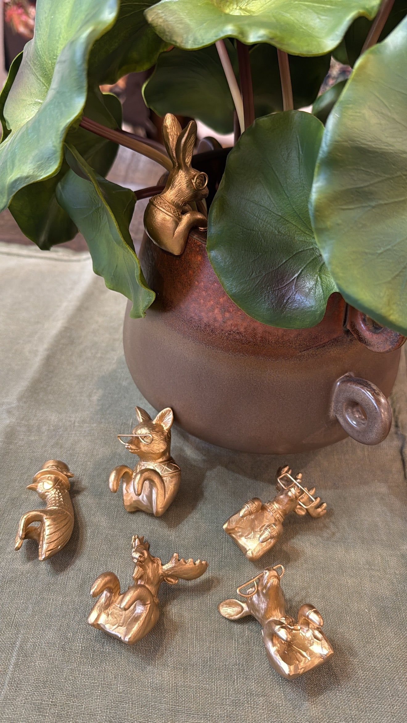 S/6 Resin Pot Huggers